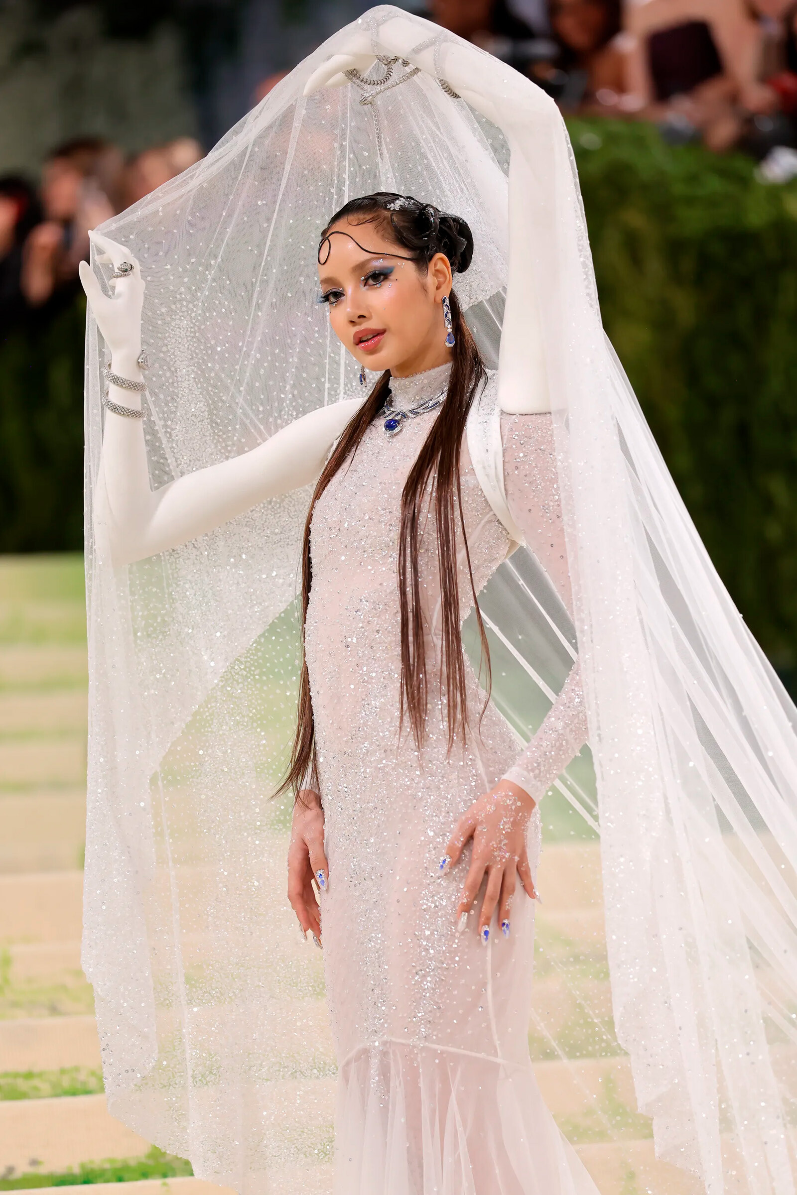 Met-Gala-2026-Hands-trending-001-Mainstyle.jpg