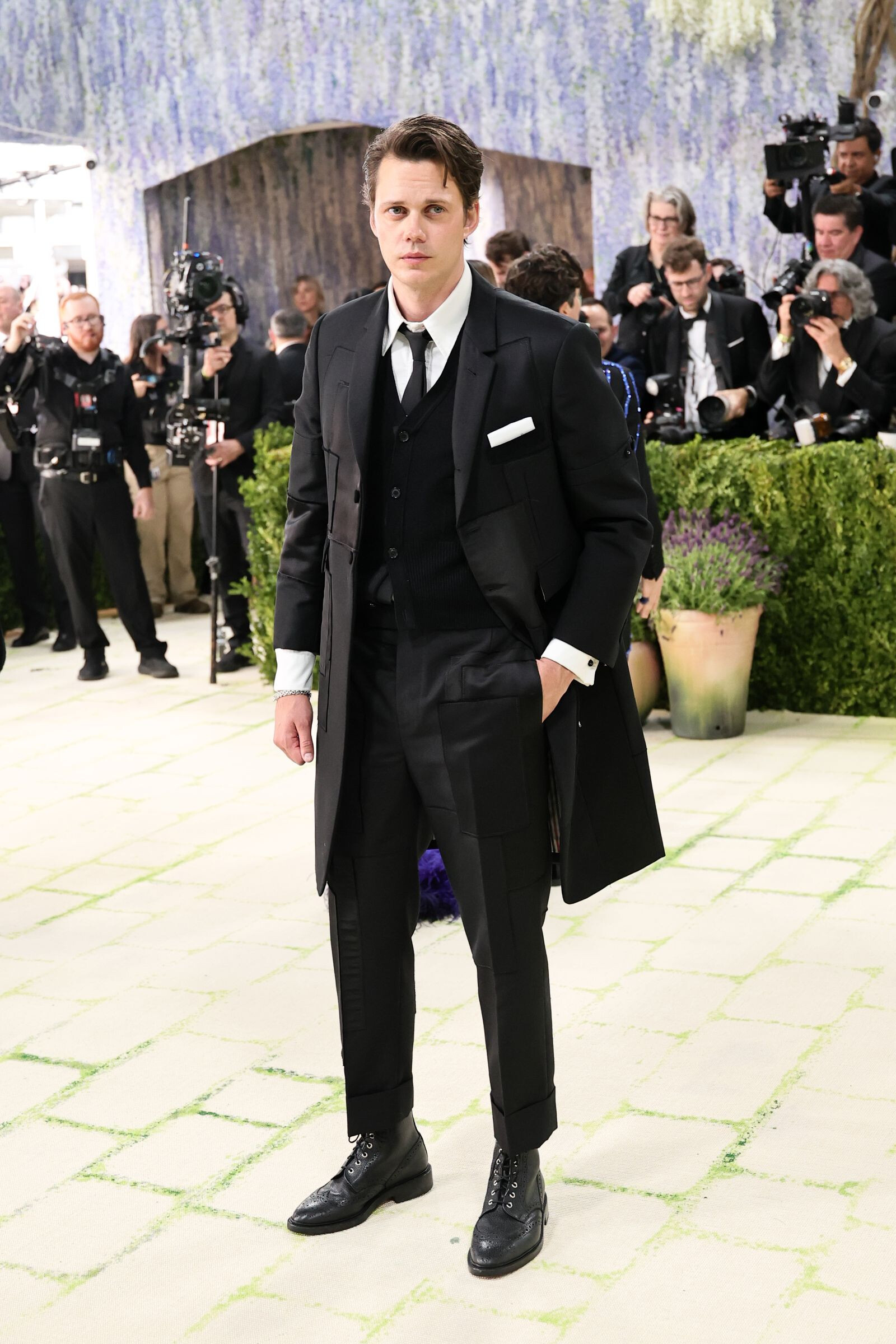 Билл Скарсгард в Thom Browne