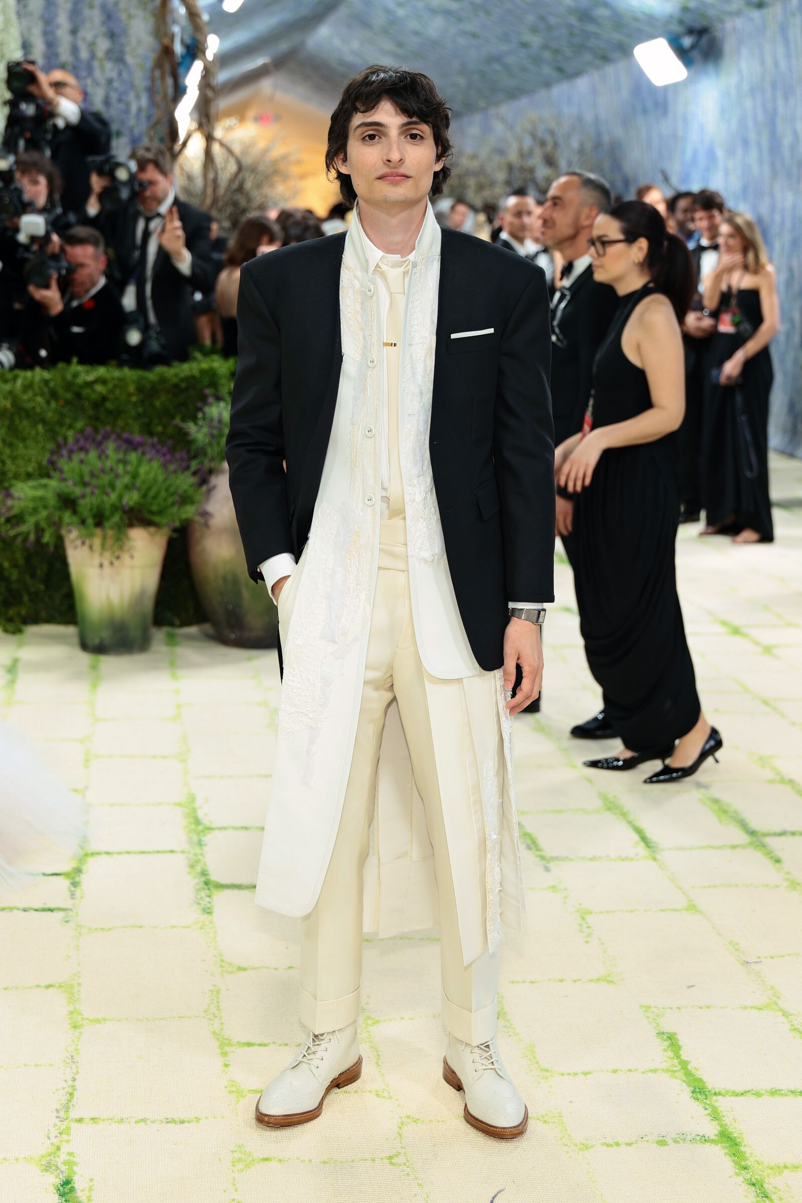 Финн Вулфхард в Thom Browne Met Gala 2026
