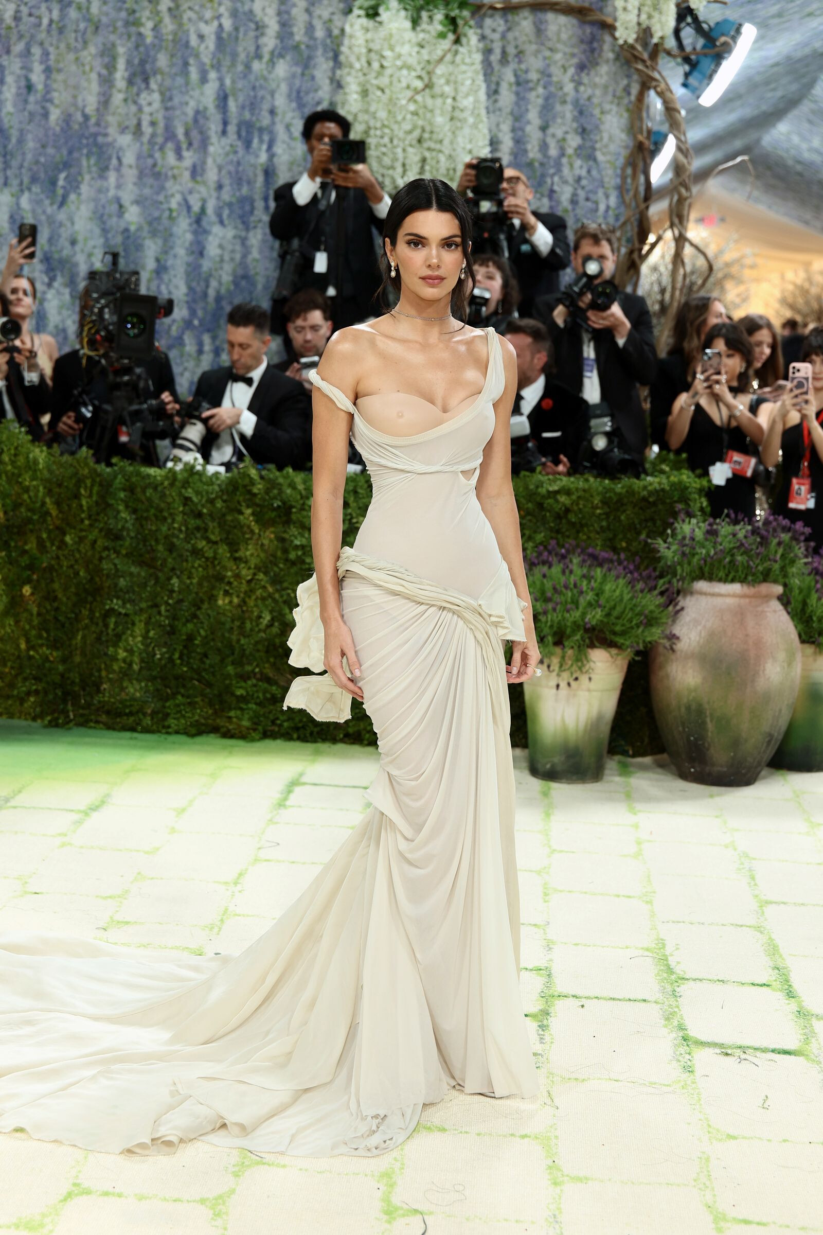 Кендалл Дженнер в платье GapStudio от Зака ​​Позена на&nbsp;Met Gala 2026