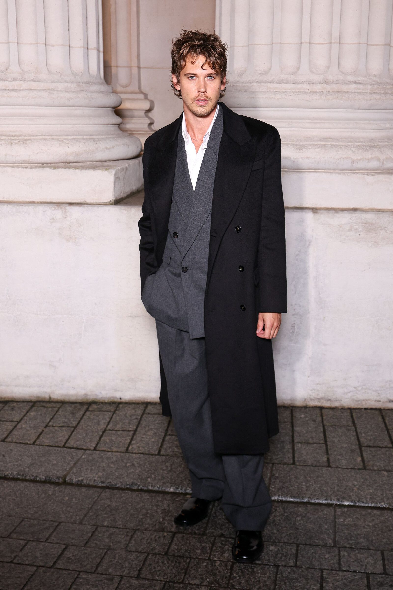Остин Батлер на показе Saint Laurent