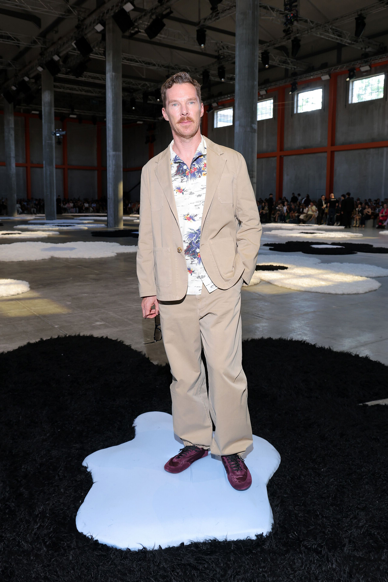 Бенедикт Камбербэтч на показе Prada