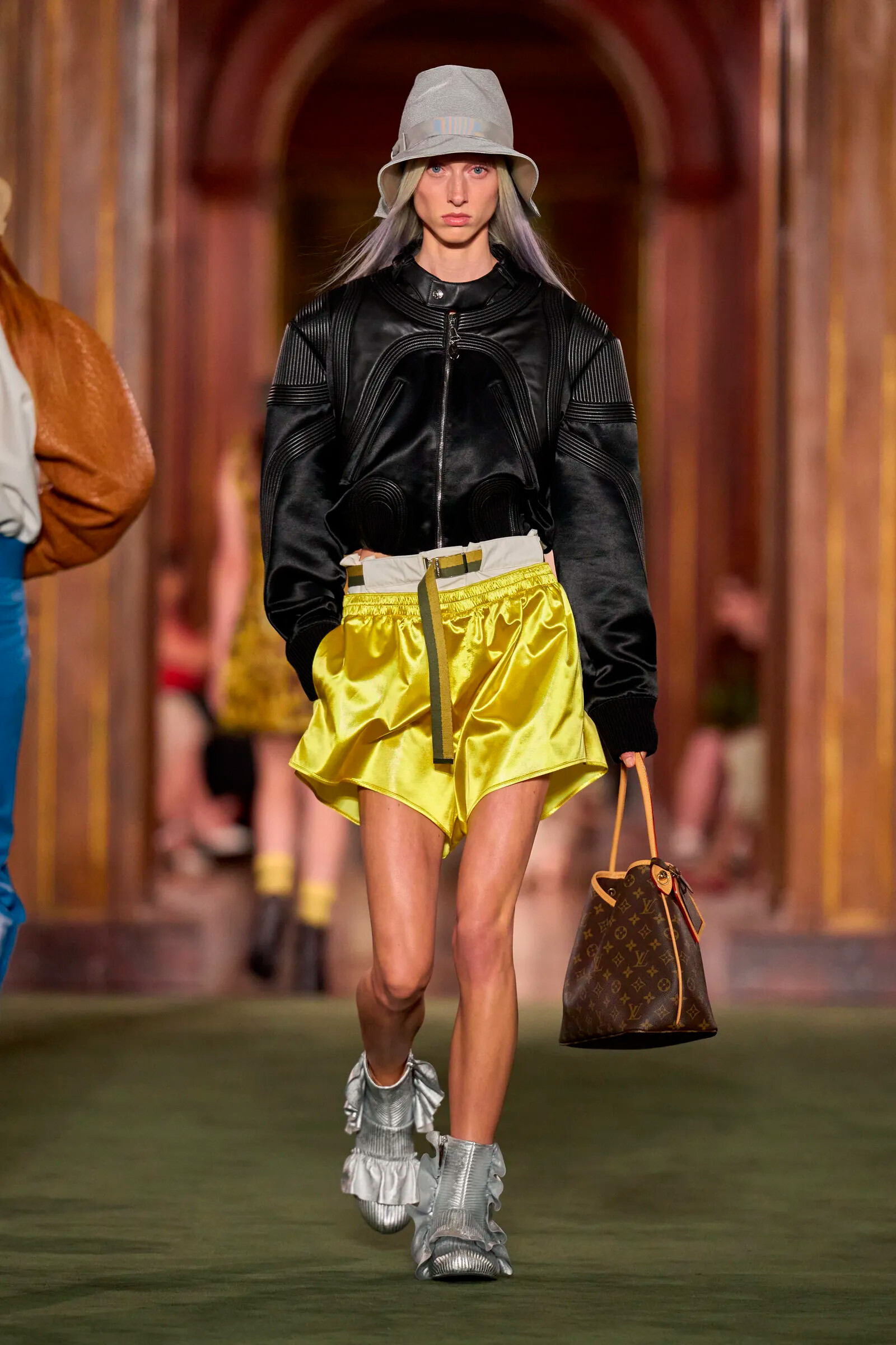 Образ № 14 на показе Louis Vuitton Cruise 2027