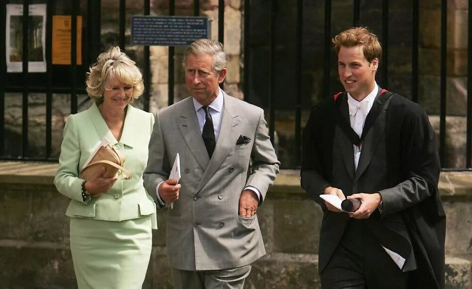 Камилла Паркер-Боулз, принц Чарльз и принц Уильям покидают выпускную церемонию