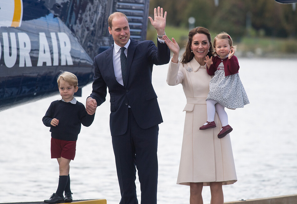 Принц Джордж, принц Уильям и Кейт Миддлтон с принцессой Шарлоттой