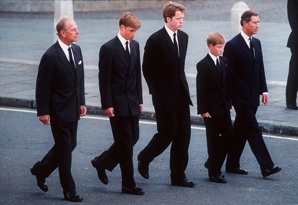 Принц Филипп, Чарльз Спенсер, принц Уильям, принц Гарри и принц Чарльз, 6 сентября 1997 г. в Лондоне, Англия