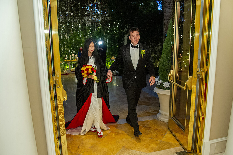 57-летний Николас Кейдж женился в пятый раз на 26-летней японке Рико Шибата в Лас-Вегасе 16 февраля 2022 г.