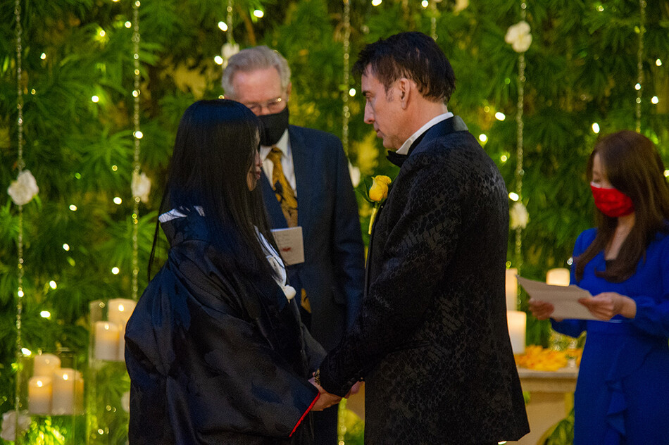 Церемония бракосочетания Николаса Кейджа и Рико Шибата 16 февраля 2022 г., Лас-Вегас, США