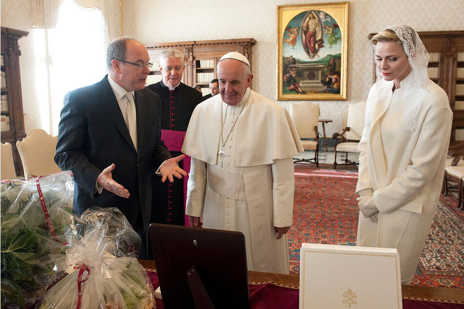 Князь Монако Альберт и княгиня Шарлен с&nbsp;Папой Франциском в Ватикане, 2016
