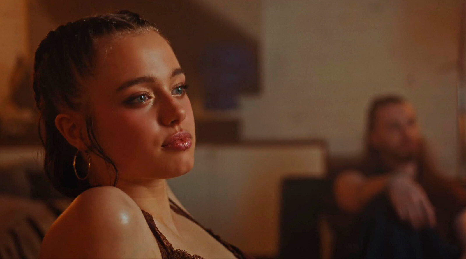 Шайло Джоли в клипе K-pop певицы Dayoung