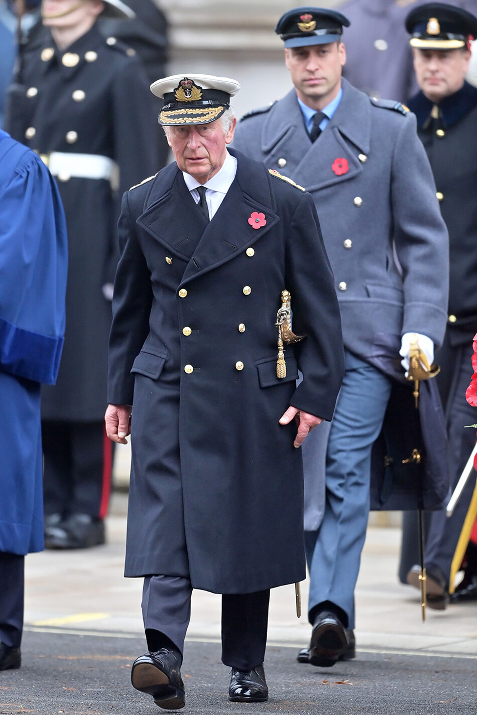 Принц Чарльз и принц Уильям присутствуют на Национальной службе памяти в Кенотафе, Уайтхолл 14 ноября 2021 года в Лондоне, Англия