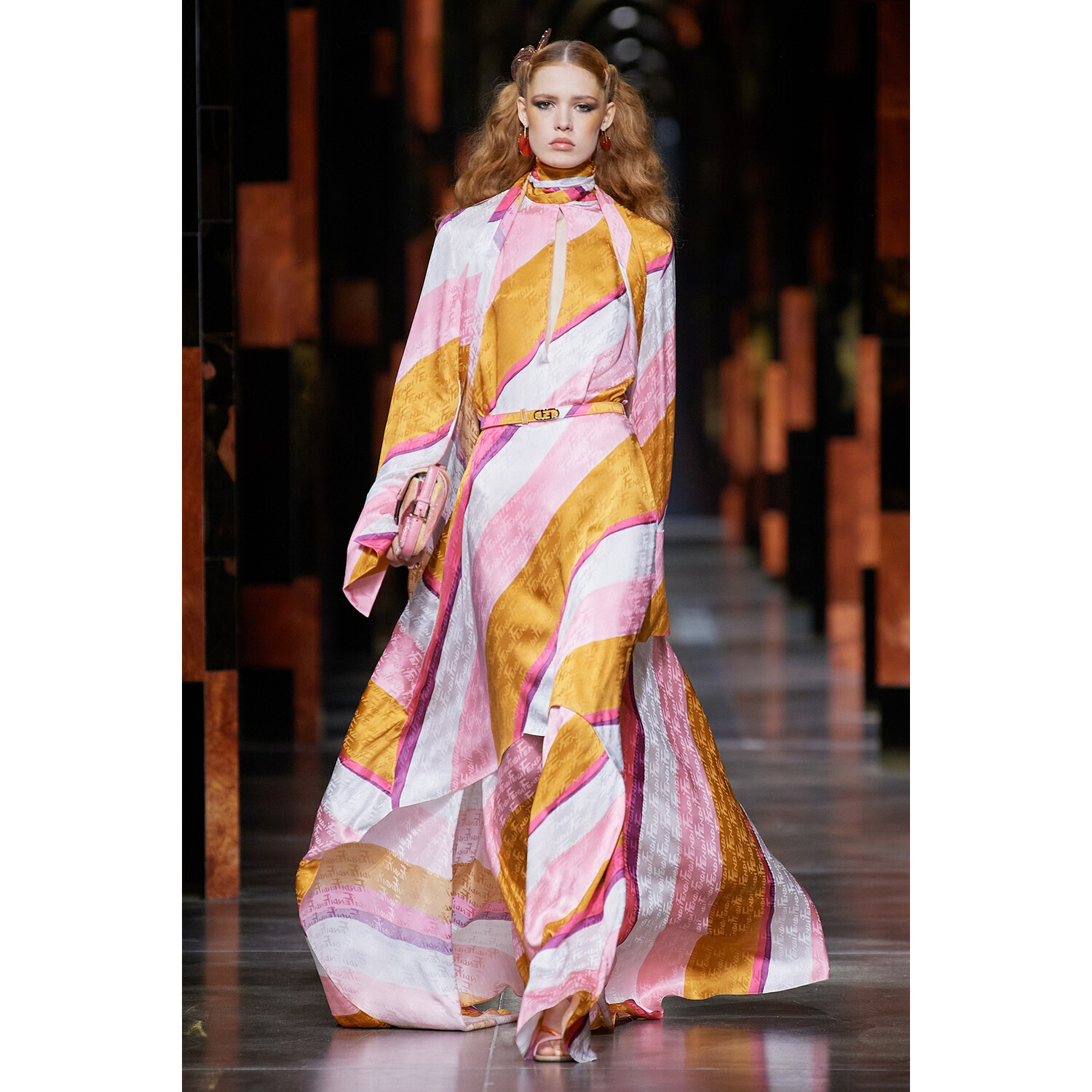 Фото Fendi весна-лето 2022 / Fendi Spring 2022 Ready-to-Wear collection