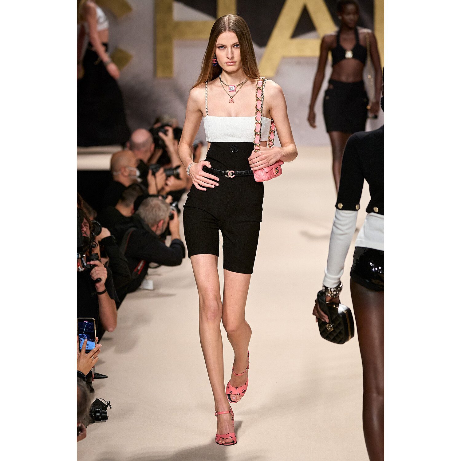 Фото Chanel весна-лето 2022 / Chanel Spring 2022 Ready-to-Wear collection