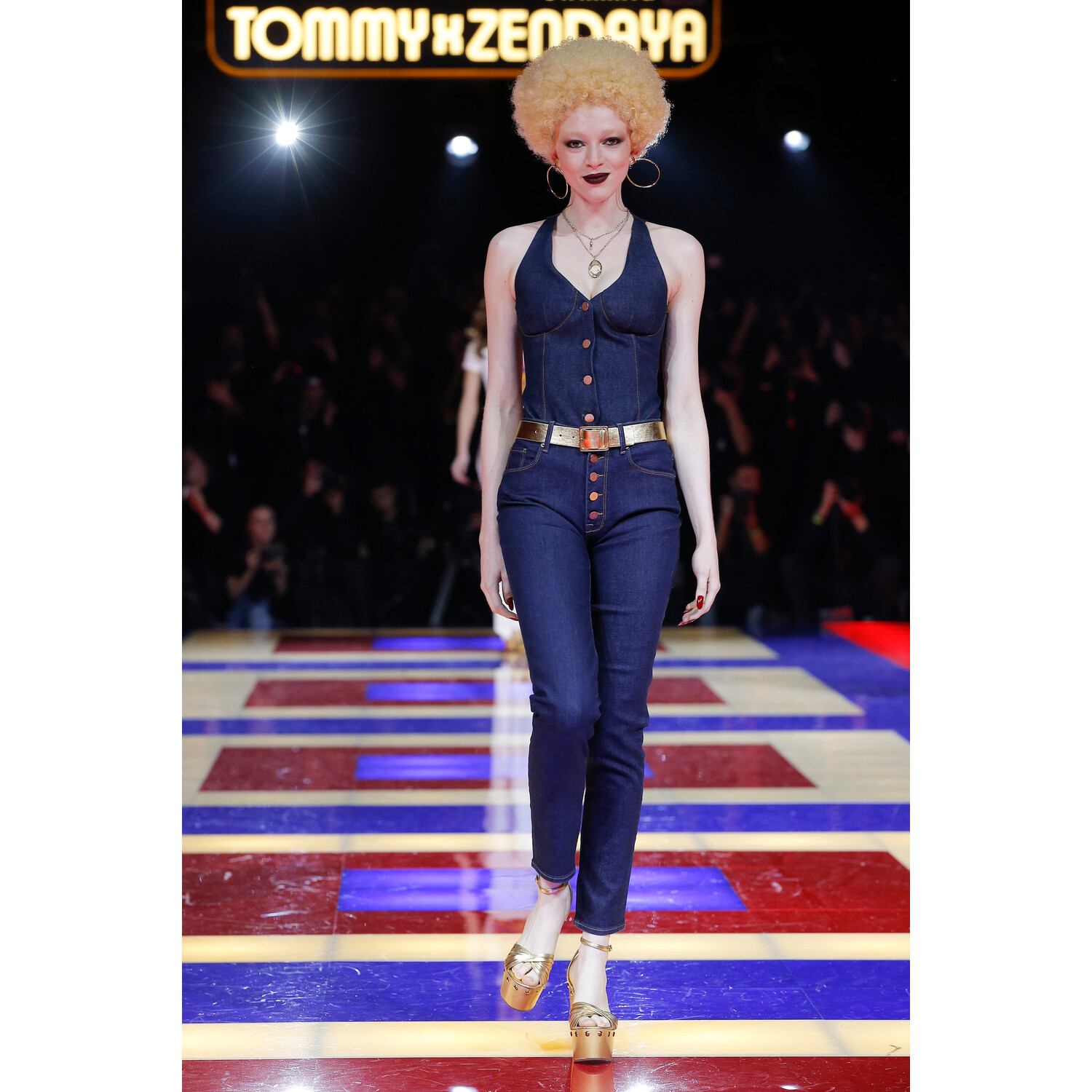 Фото Tommy Hilfiger Spring 2019 Ready-to-Wear / Tommy Hilfiger весна-лето 2019 / Неделя моды: Париж