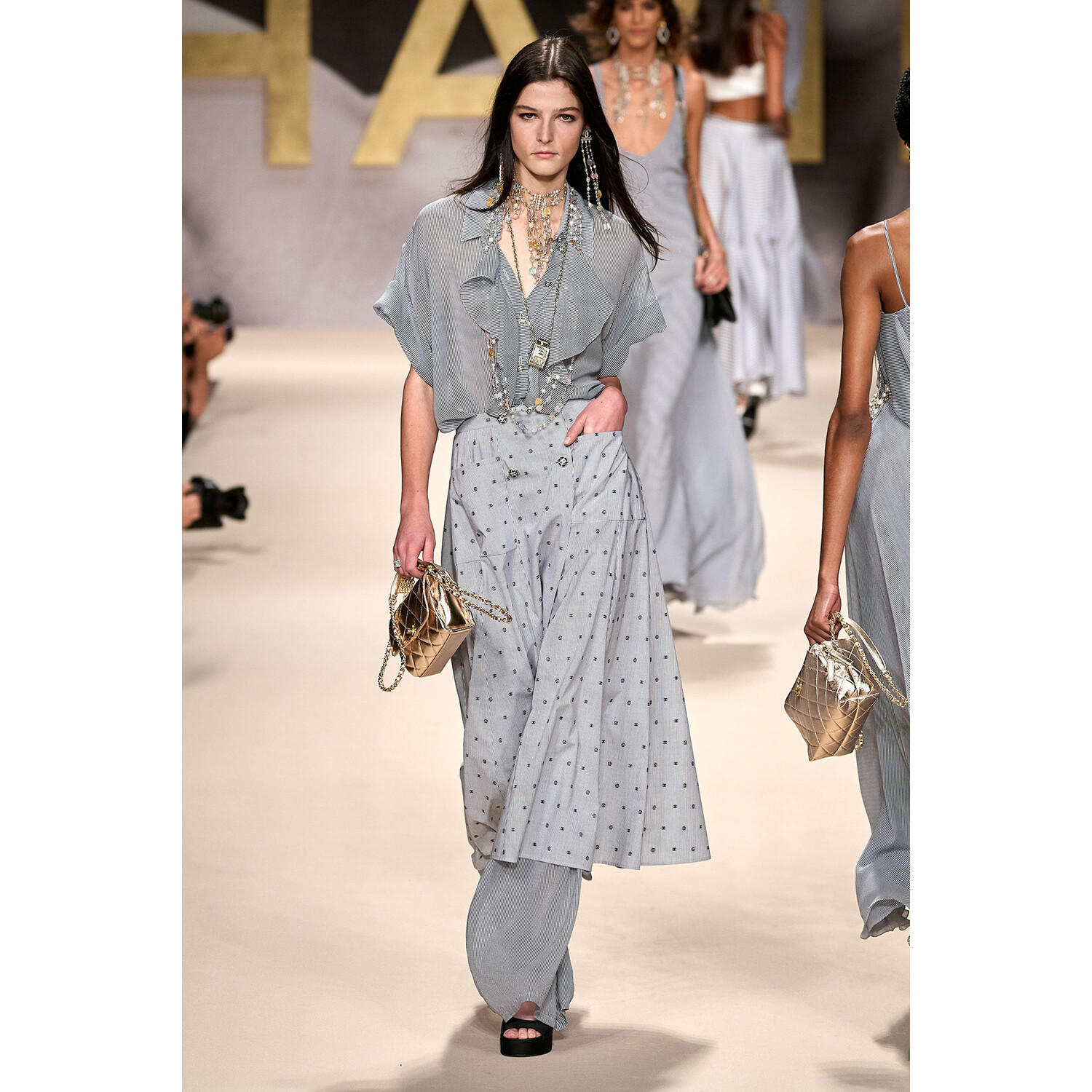 Фото Chanel весна-лето 2022 / Chanel Spring 2022 Ready-to-Wear collection