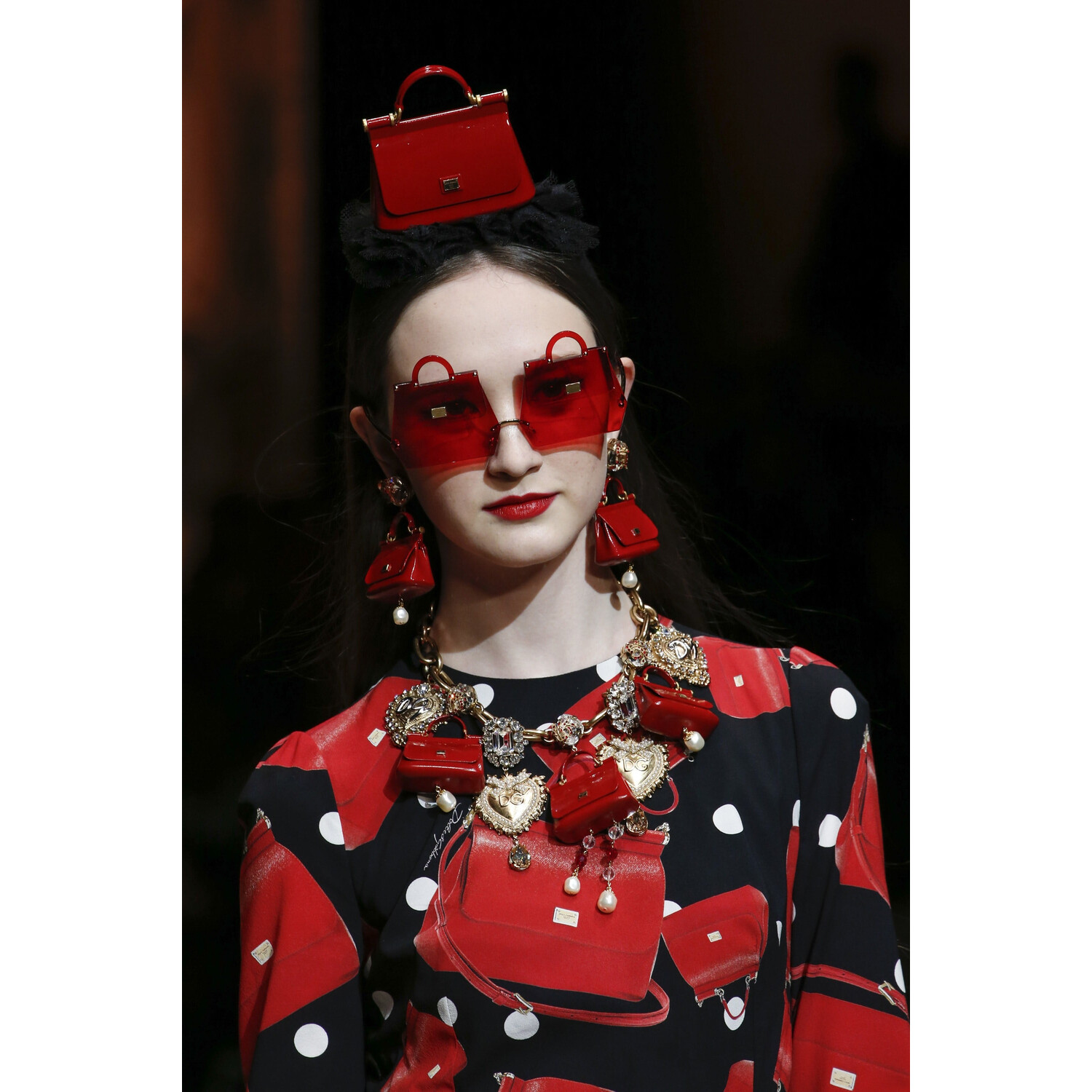Фото Details Dolce and Gabbana Fall 2018 Ready-to-Wear , Детали Дольче и Габбана осень зима 2018 , Fashion show , неделя моды в Милане , MFW , Mainstyles