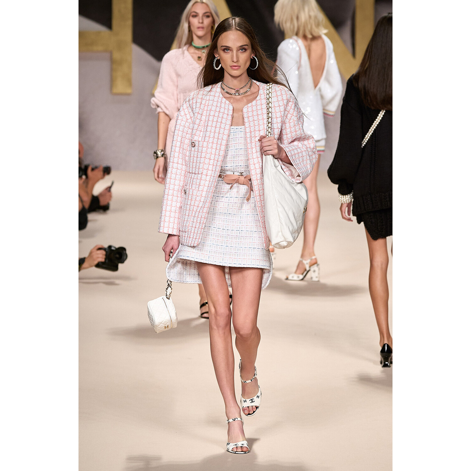 Фото Chanel весна-лето 2022 / Chanel Spring 2022 Ready-to-Wear collection