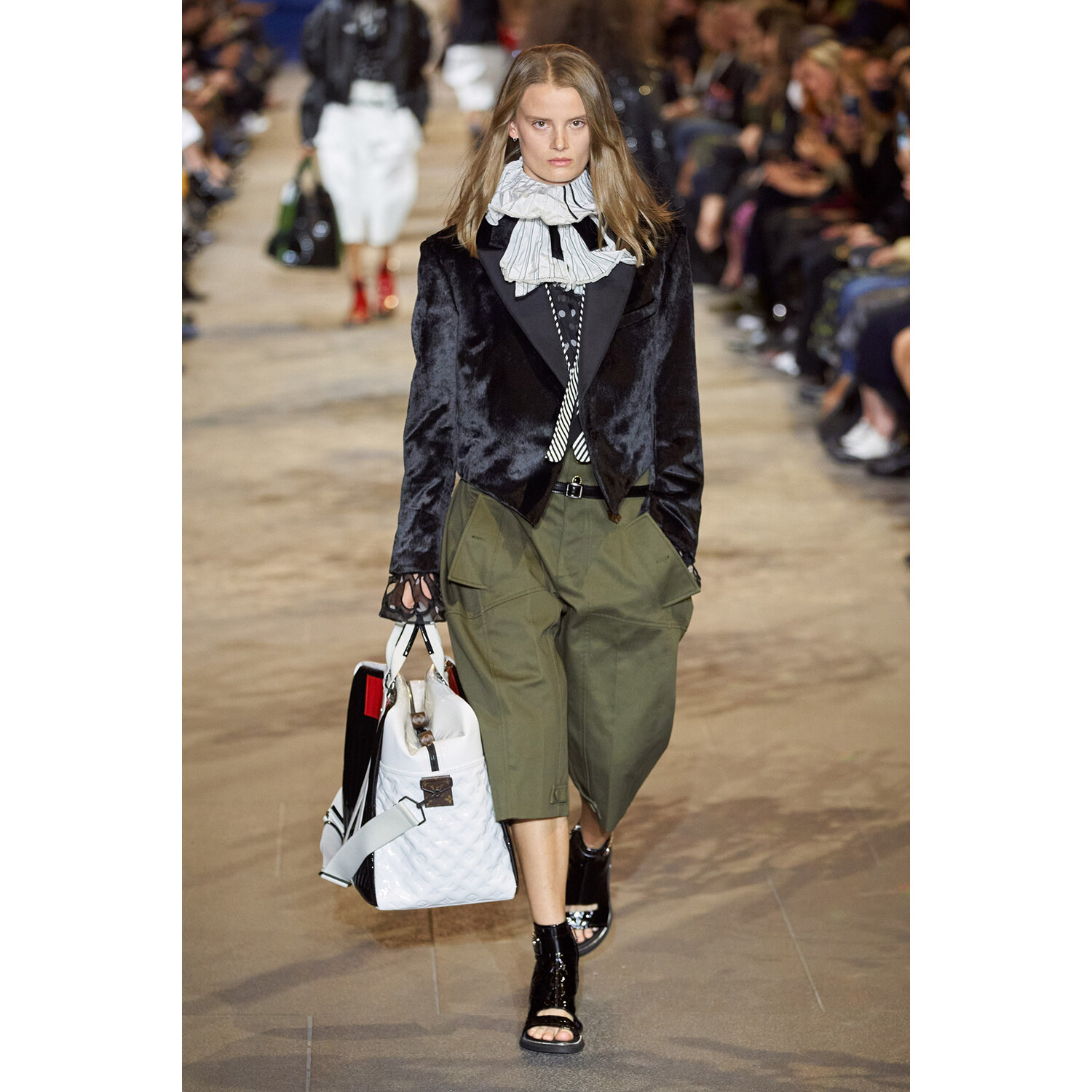Фото Louis Vuitton весна-лето 2022 / Louis Vuitton Spring 2022 Ready-to-Wear collection