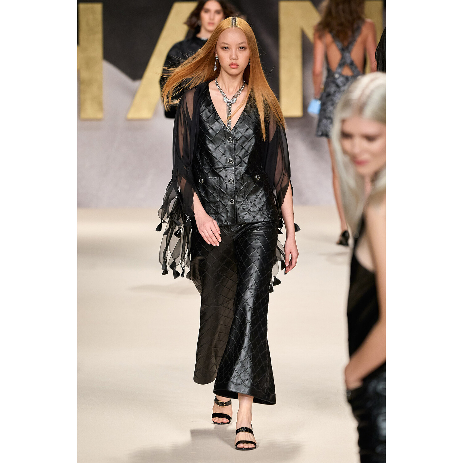 Фото Chanel весна-лето 2022 / Chanel Spring 2022 Ready-to-Wear collection