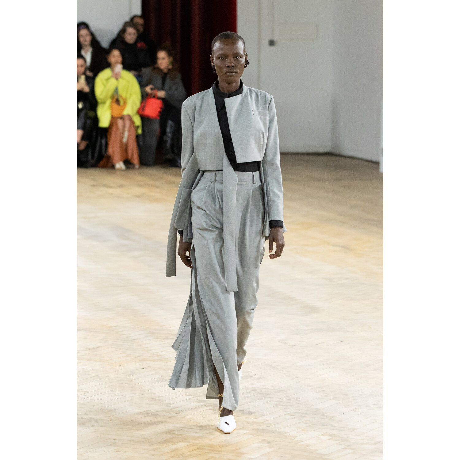 Фото A.W.A.K.E. MODE Fall 2020 Ready-to-Wear / A.W.A.K.E. MODE осень 2020 / Неделя моды в Лондоне