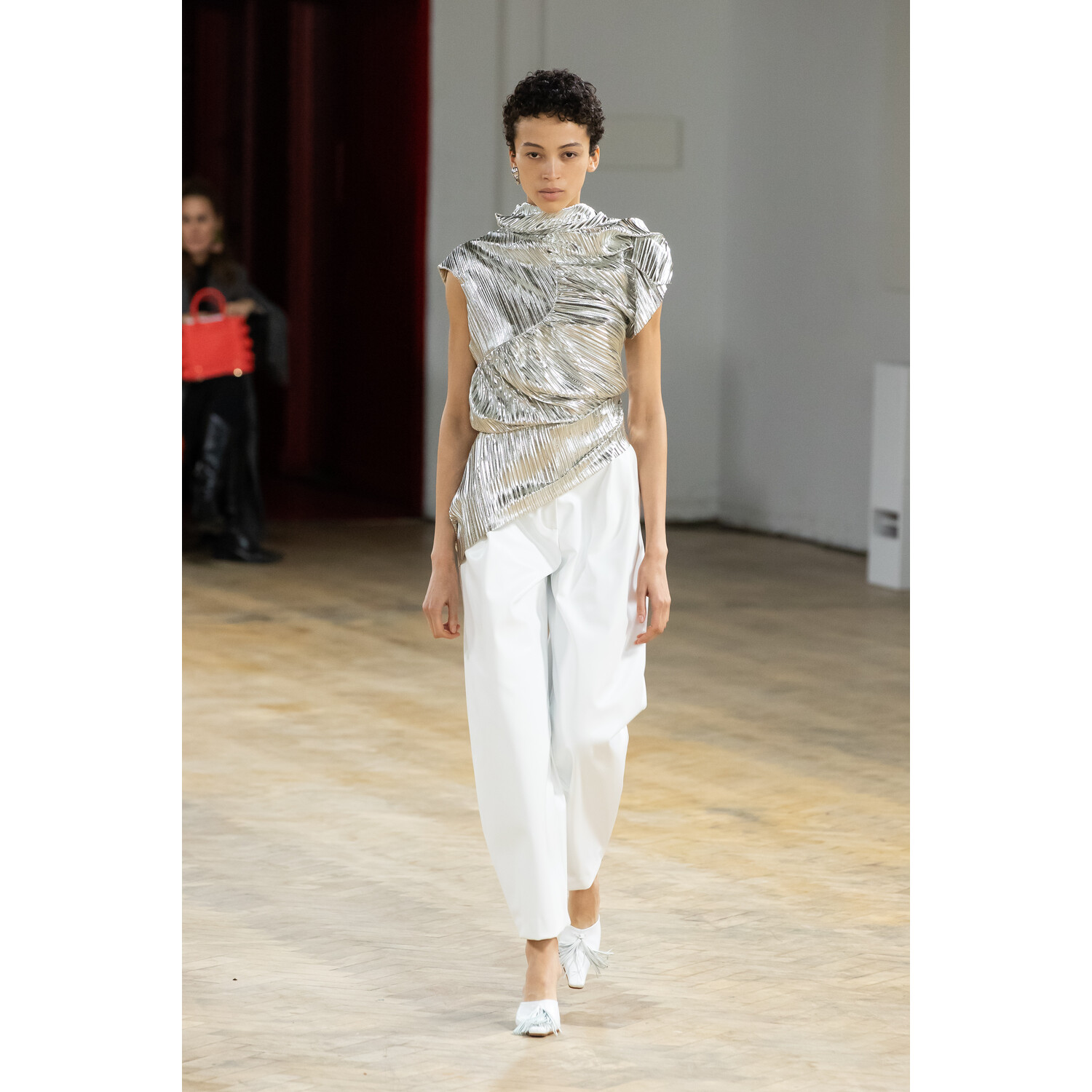 Фото A.W.A.K.E. MODE Fall 2020 Ready-to-Wear / A.W.A.K.E. MODE осень 2020 / Неделя моды в Лондоне
