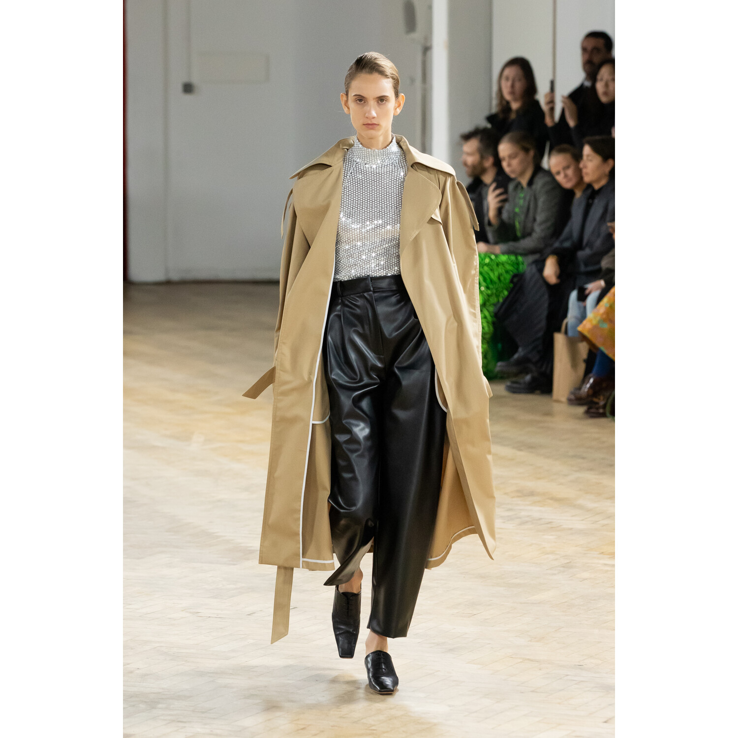 Фото A.W.A.K.E. MODE Fall 2020 Ready-to-Wear / A.W.A.K.E. MODE осень 2020 / Неделя моды в Лондоне