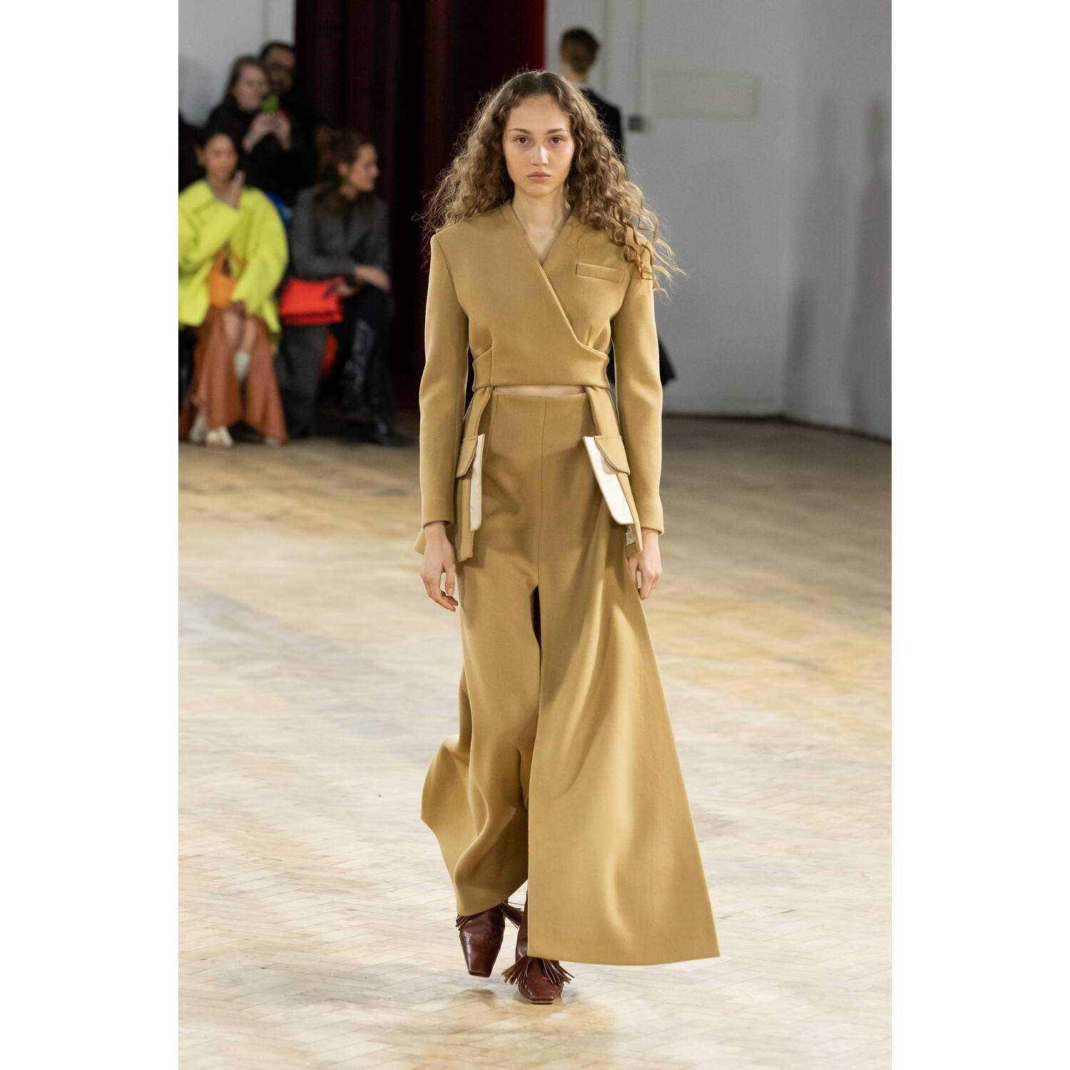 Фото A.W.A.K.E. MODE Fall 2020 Ready-to-Wear / A.W.A.K.E. MODE осень 2020 / Неделя моды в Лондоне