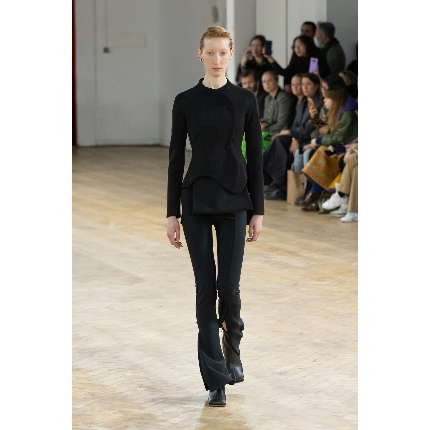 Фото A.W.A.K.E. MODE Fall 2020 Ready-to-Wear / A.W.A.K.E. MODE осень 2020 / Неделя моды в Лондоне