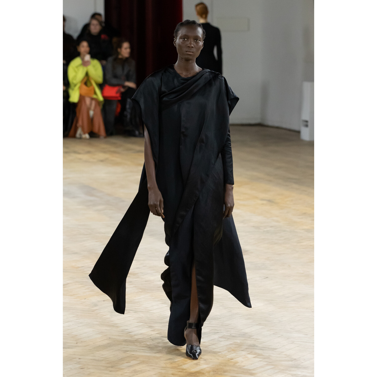 Фото A.W.A.K.E. MODE Fall 2020 Ready-to-Wear / A.W.A.K.E. MODE осень 2020 / Неделя моды в Лондоне