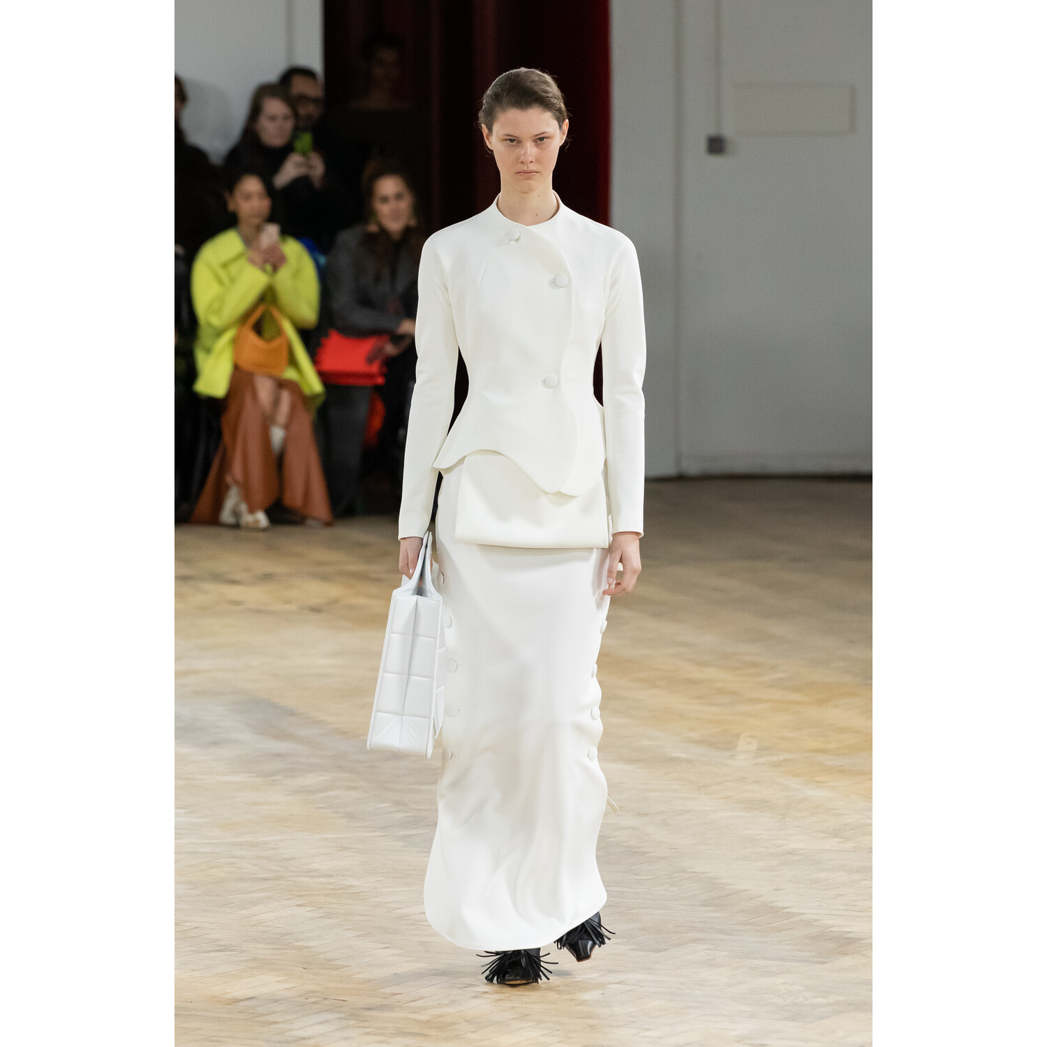 Фото A.W.A.K.E. MODE Fall 2020 Ready-to-Wear / A.W.A.K.E. MODE осень 2020 / Неделя моды в Лондоне