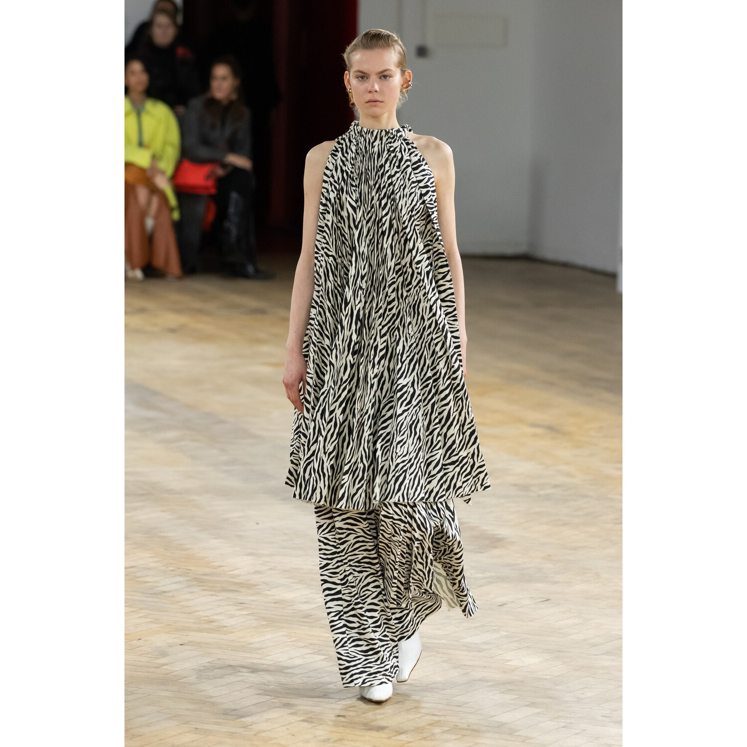 Фото A.W.A.K.E. MODE Fall 2020 Ready-to-Wear / A.W.A.K.E. MODE осень 2020 / Неделя моды в Лондоне