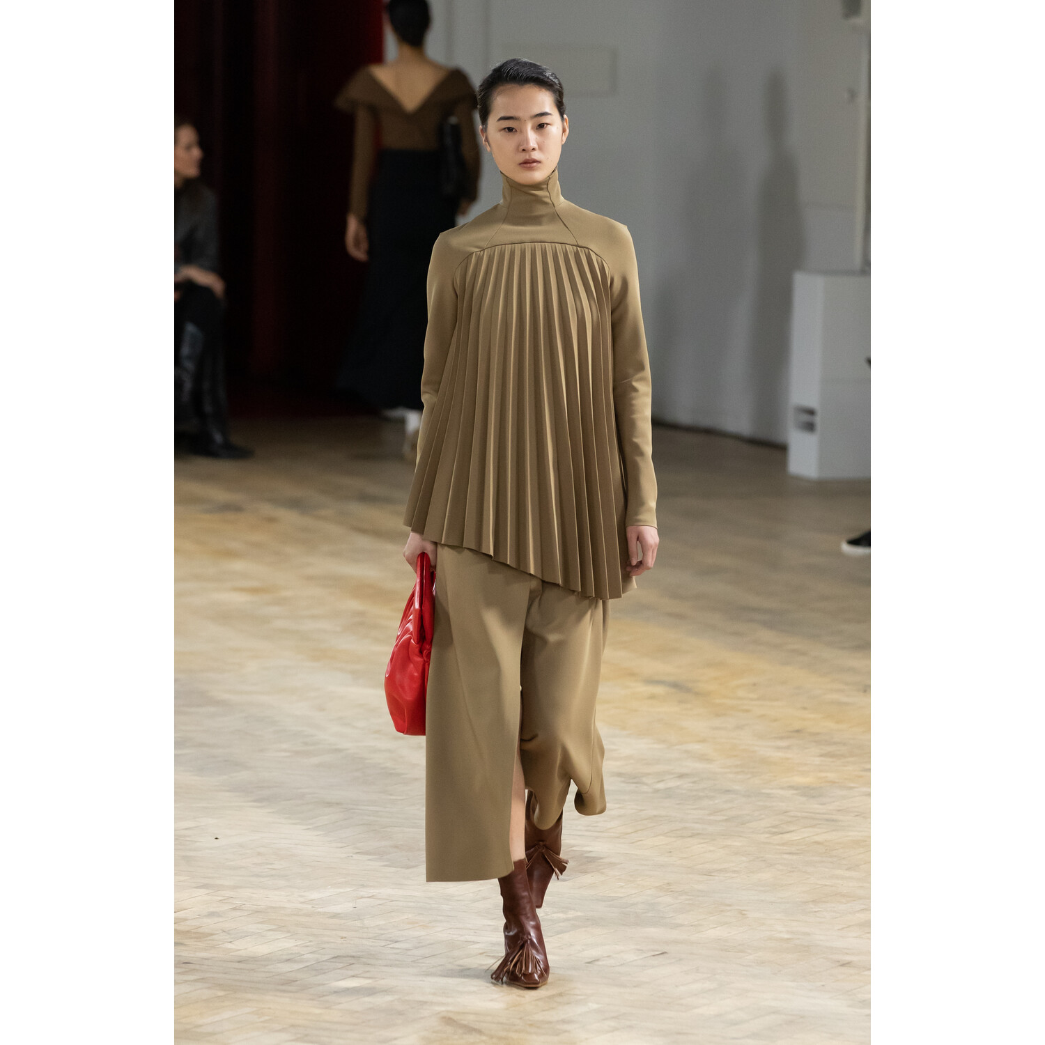 Фото A.W.A.K.E. MODE Fall 2020 Ready-to-Wear / A.W.A.K.E. MODE осень 2020 / Неделя моды в Лондоне