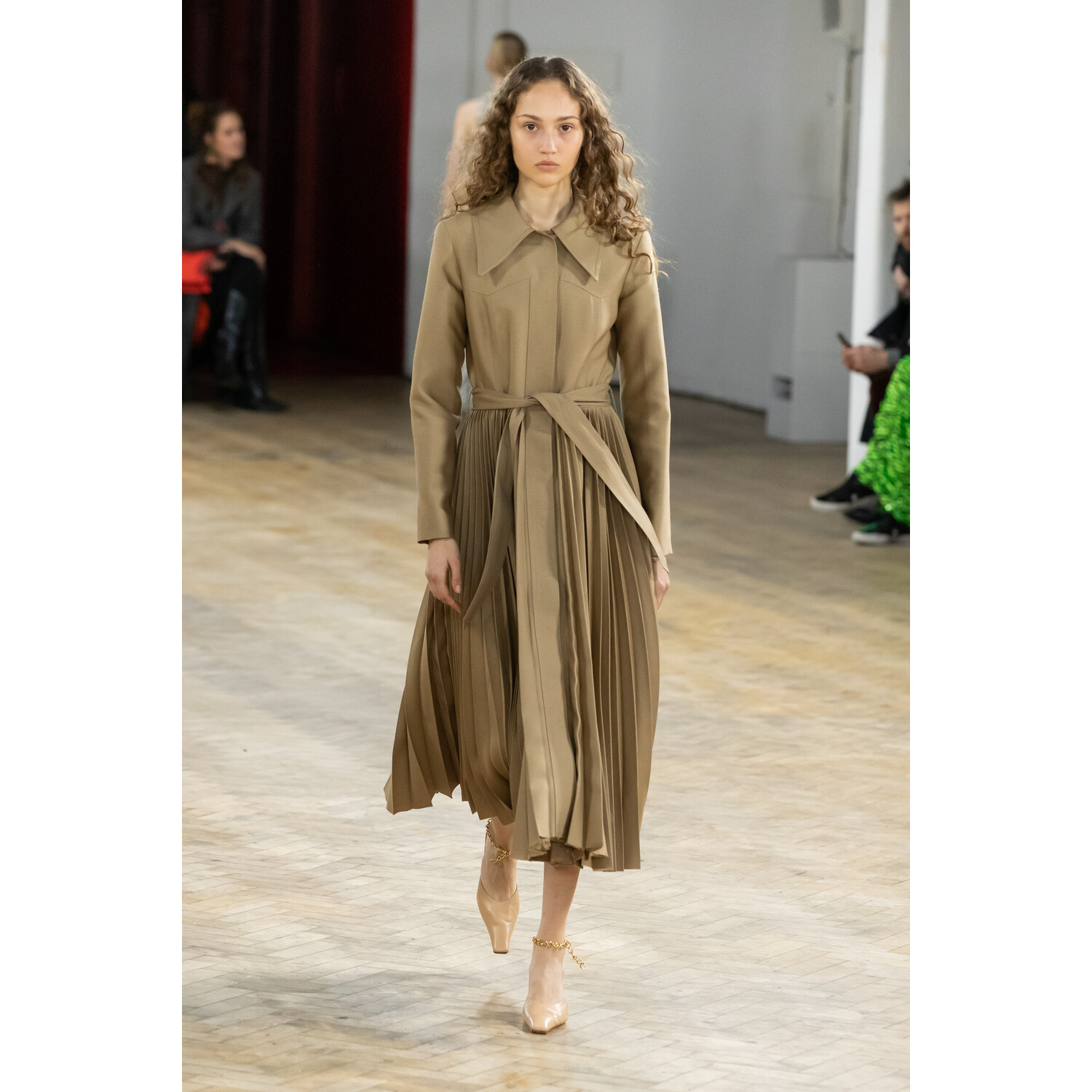 Фото A.W.A.K.E. MODE Fall 2020 Ready-to-Wear / A.W.A.K.E. MODE осень 2020 / Неделя моды в Лондоне