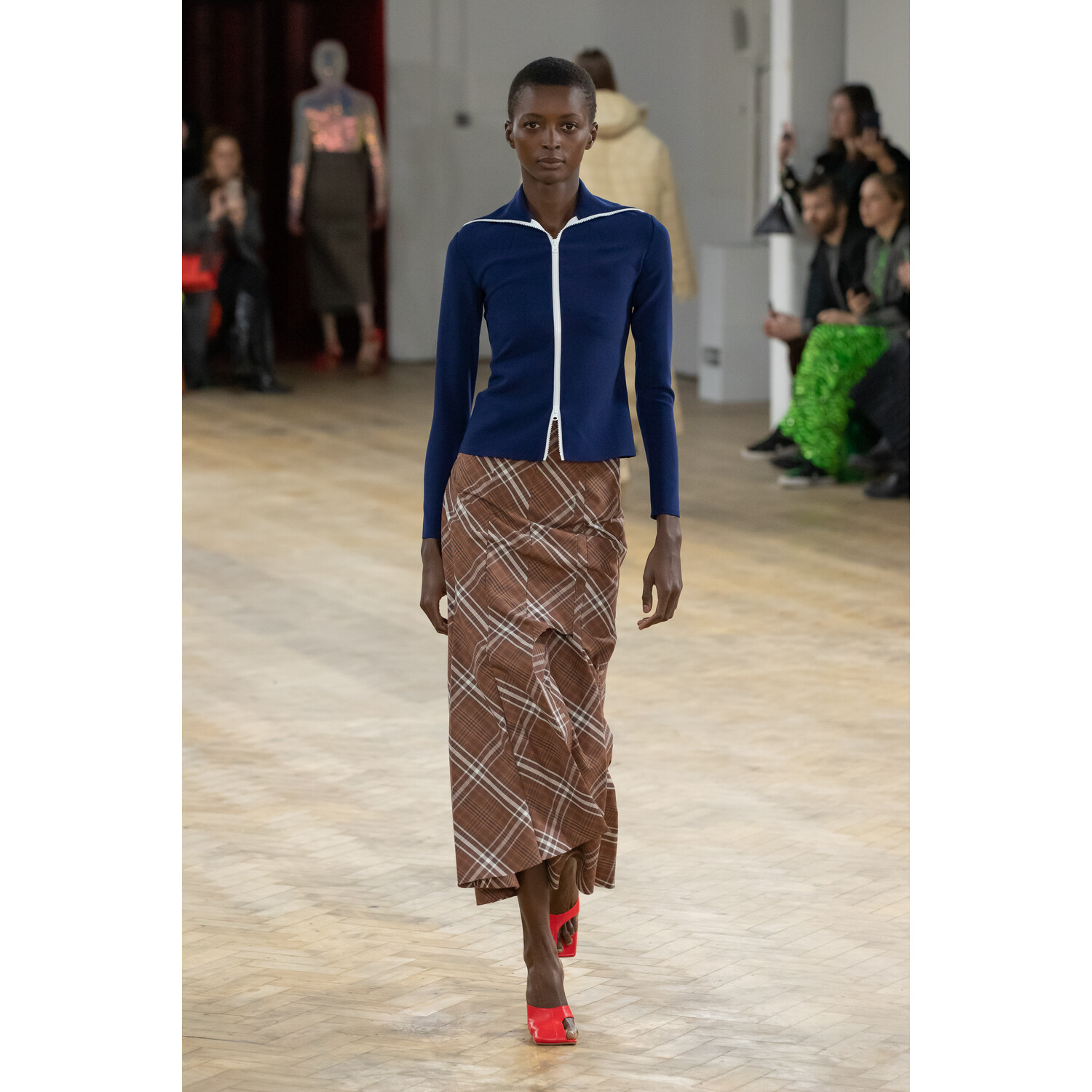 Фото A.W.A.K.E. MODE Fall 2020 Ready-to-Wear / A.W.A.K.E. MODE осень 2020 / Неделя моды в Лондоне