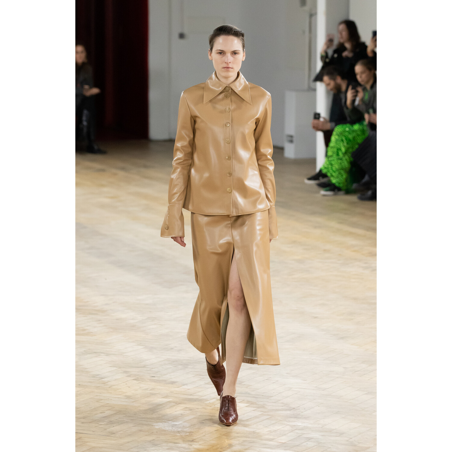 Фото A.W.A.K.E. MODE Fall 2020 Ready-to-Wear / A.W.A.K.E. MODE осень 2020 / Неделя моды в Лондоне
