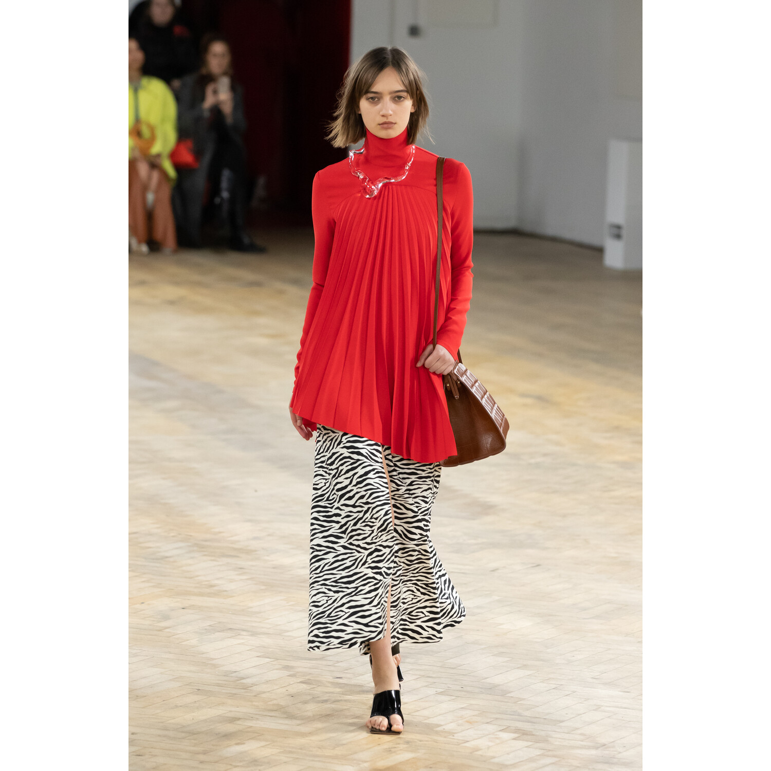 Фото A.W.A.K.E. MODE Fall 2020 Ready-to-Wear / A.W.A.K.E. MODE осень 2020 / Неделя моды в Лондоне