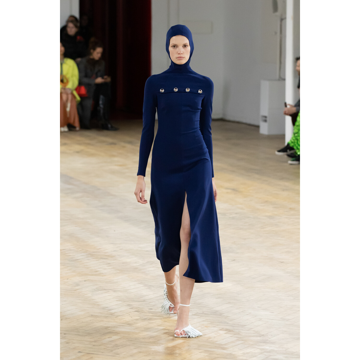 Фото A.W.A.K.E. MODE Fall 2020 Ready-to-Wear / A.W.A.K.E. MODE осень 2020 / Неделя моды в Лондоне