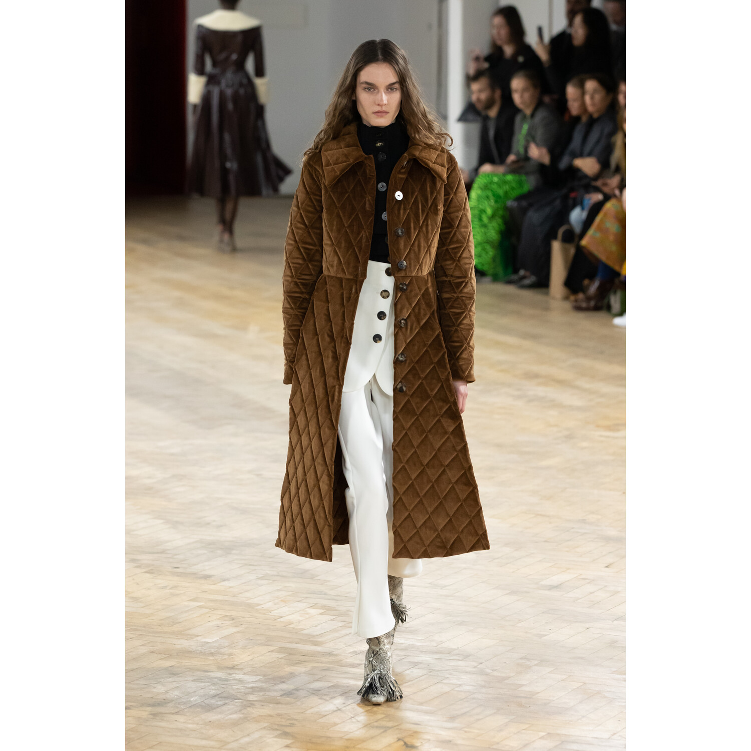 Фото A.W.A.K.E. MODE Fall 2020 Ready-to-Wear / A.W.A.K.E. MODE осень 2020 / Неделя моды в Лондоне