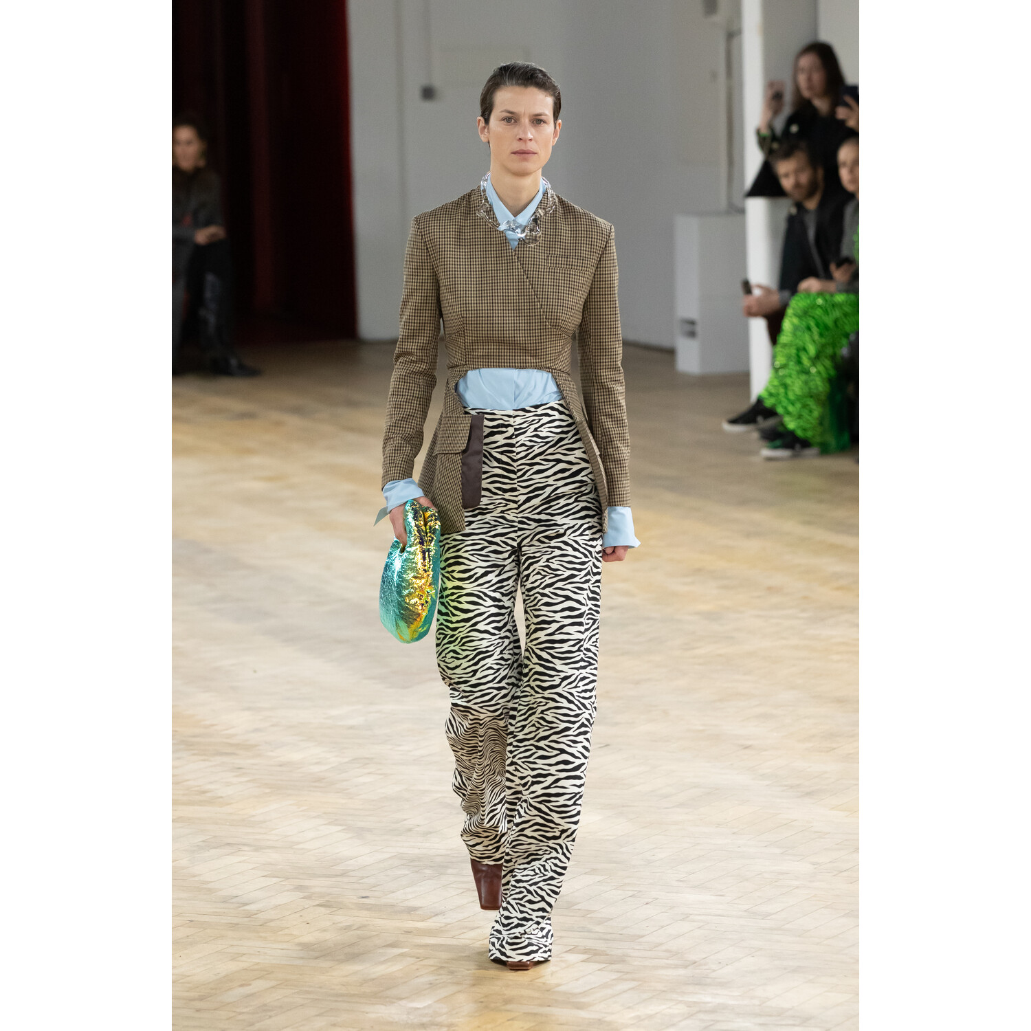Фото A.W.A.K.E. MODE Fall 2020 Ready-to-Wear / A.W.A.K.E. MODE осень 2020 / Неделя моды в Лондоне