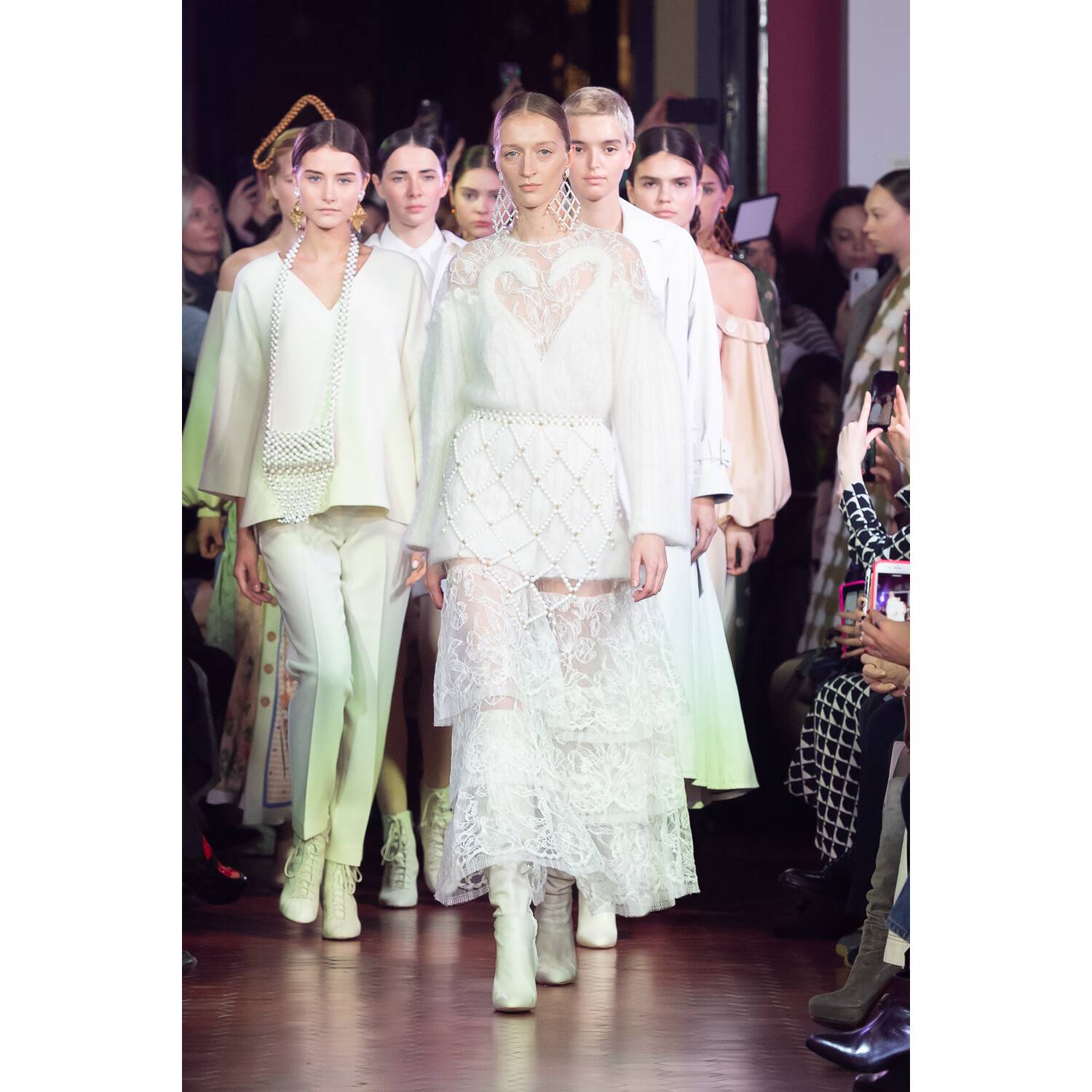 Фото Alena Akhmadullina Spring 2020 / Alena Akhmadullina весна-лето 2020 / Неделя моды: Москва