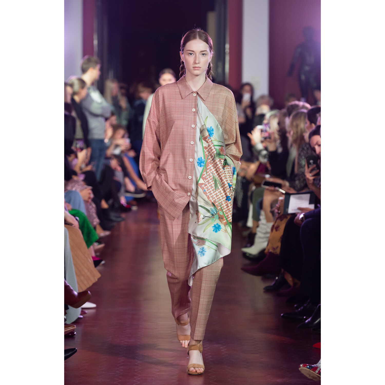 Фото Alena Akhmadullina Spring 2020 / Alena Akhmadullina весна-лето 2020 / Неделя моды: Москва