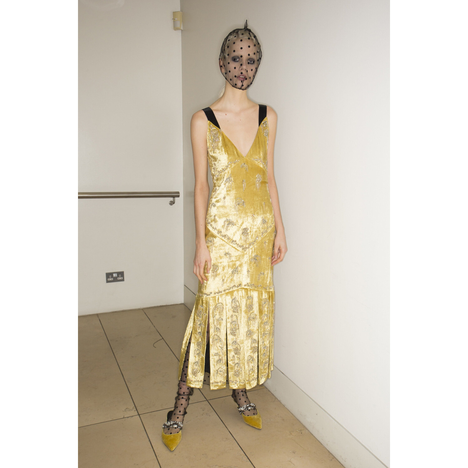 Фото Backstage collections Erdem Fall 2018 Ready-to-Wear , Backstage коллекции Эрдем осень зима 2018 , Fashion show , неделя моды в Лондане , LFW , Mainstyles