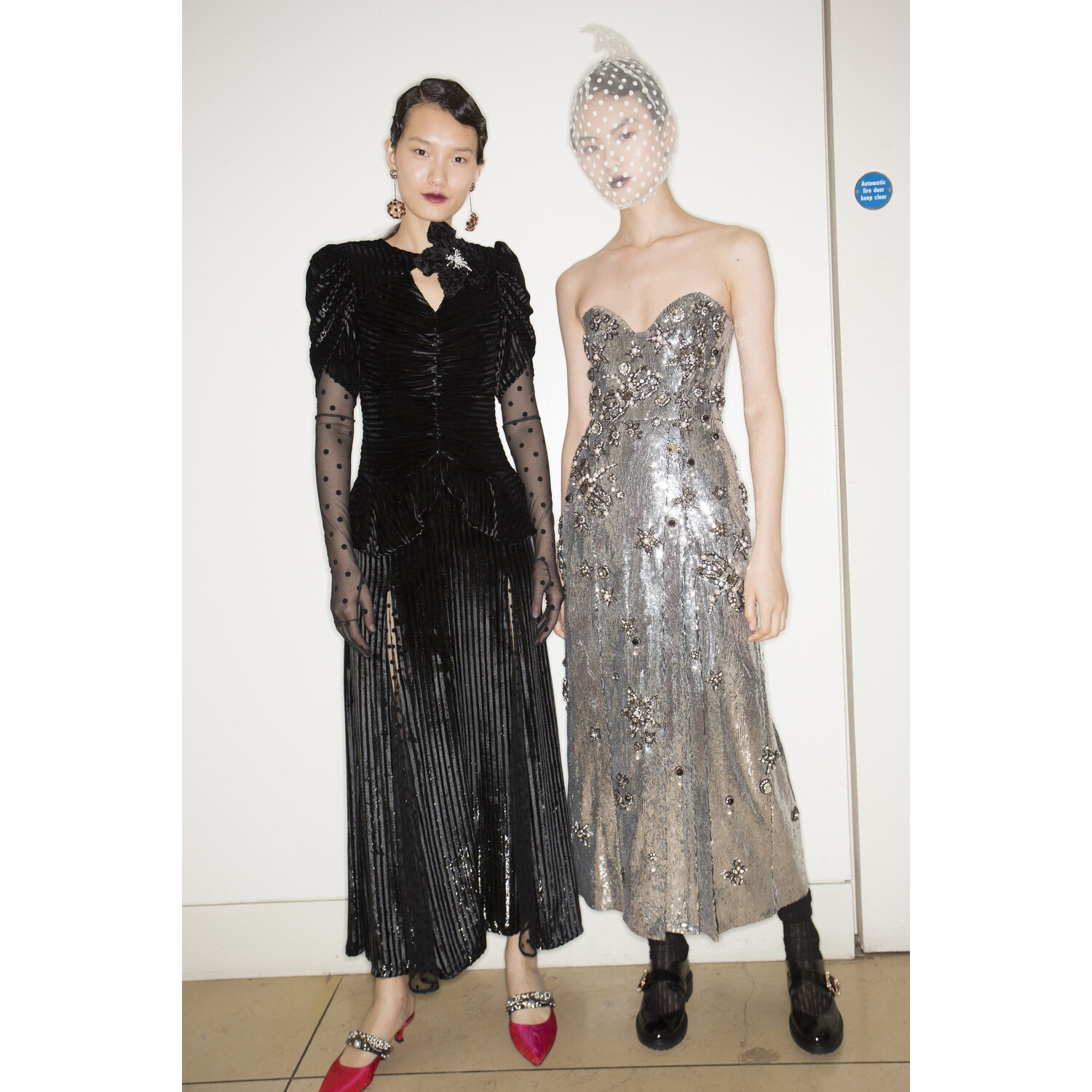 Фото Backstage collections Erdem Fall 2018 Ready-to-Wear , Backstage коллекции Эрдем осень зима 2018 , Fashion show , неделя моды в Лондане , LFW , Mainstyles