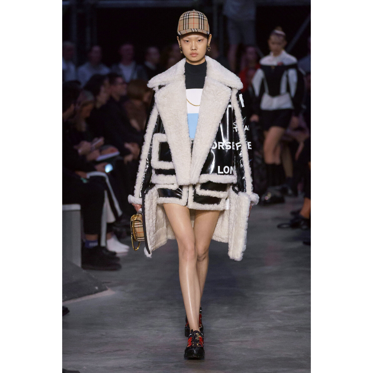 Фото Burberry Fall 2019 Ready-to-Wear / Burberry осень 2019 / Неделя моды: Лондон