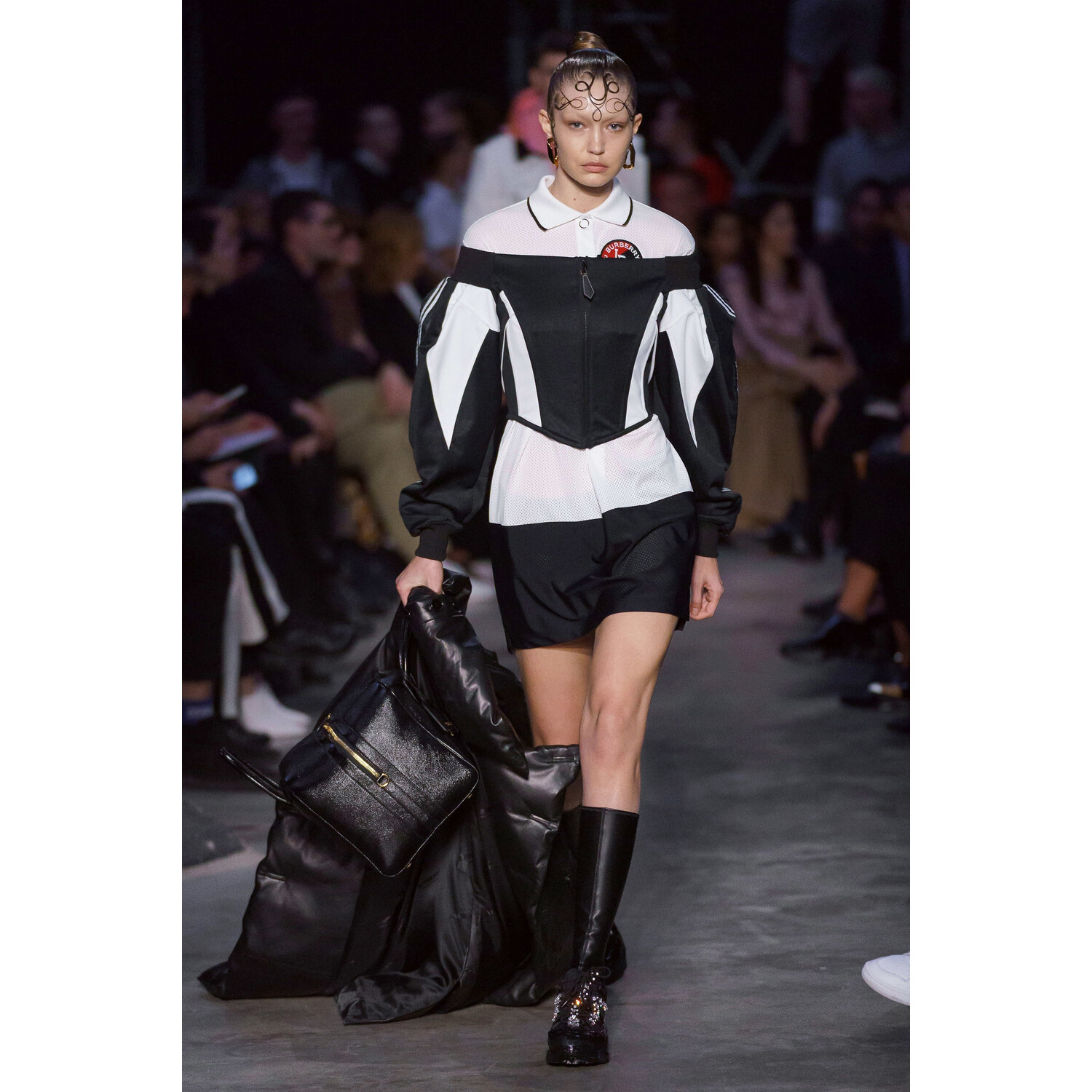 Фото Burberry Fall 2019 Ready-to-Wear / Burberry осень 2019 / Неделя моды: Лондон