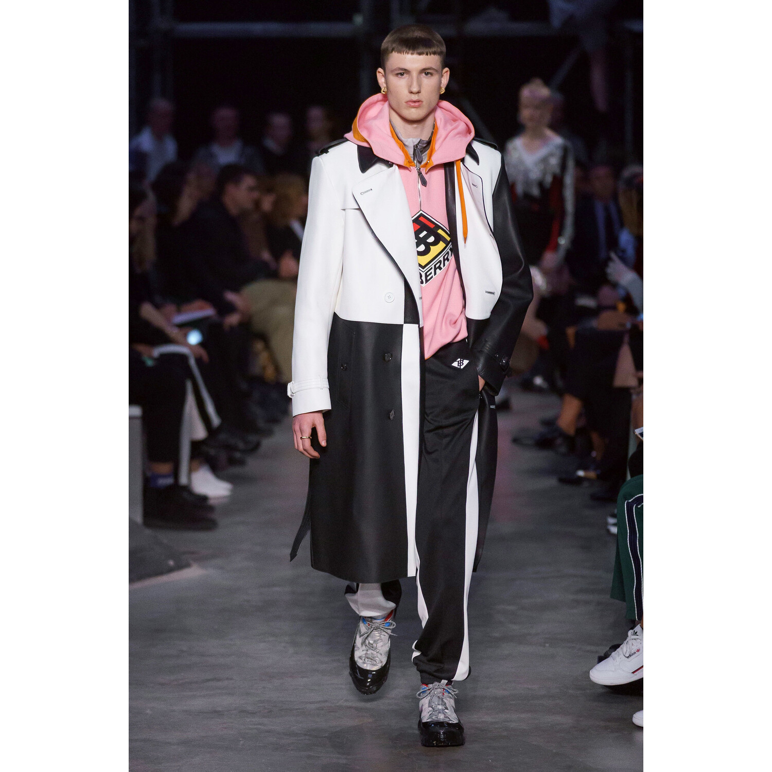 Фото Burberry Fall 2019 Ready-to-Wear / Burberry осень 2019 / Неделя моды: Лондон