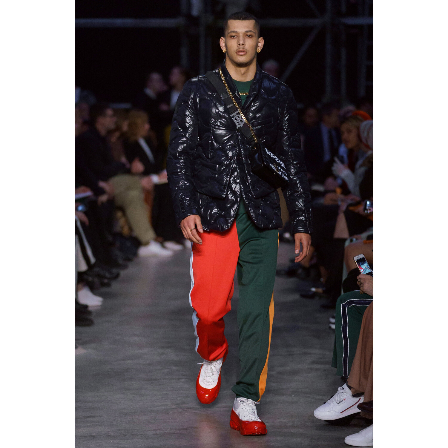 Фото Burberry Fall 2019 Ready-to-Wear / Burberry осень 2019 / Неделя моды: Лондон