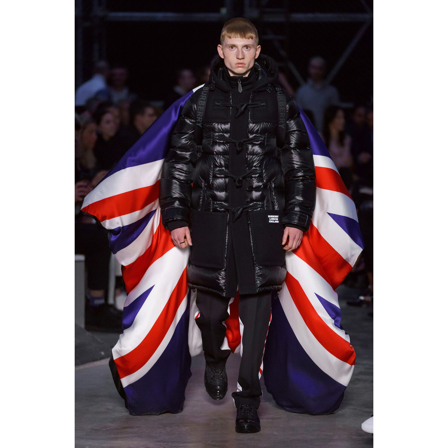 Фото Burberry Fall 2019 Ready-to-Wear / Burberry осень 2019 / Неделя моды: Лондон