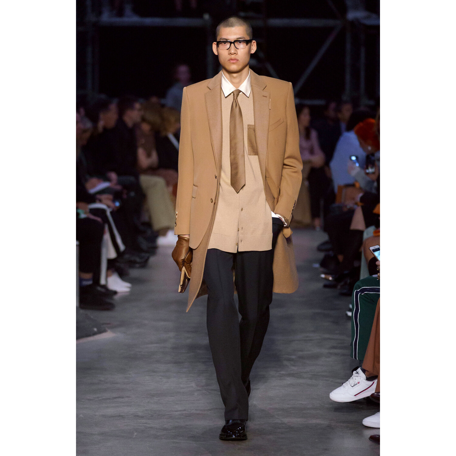 Фото Burberry Fall 2019 Ready-to-Wear / Burberry осень 2019 / Неделя моды: Лондон