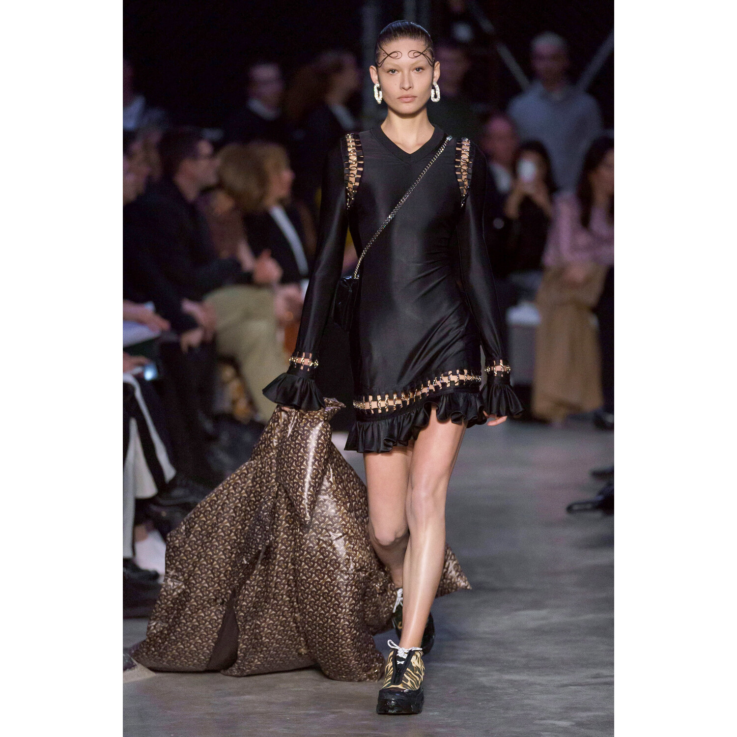 Фото Burberry Fall 2019 Ready-to-Wear / Burberry осень 2019 / Неделя моды: Лондон